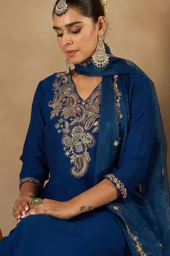 Women Ethnic Motifs Embroidered Regular Liva Kurta with Trousers & With Dupatta