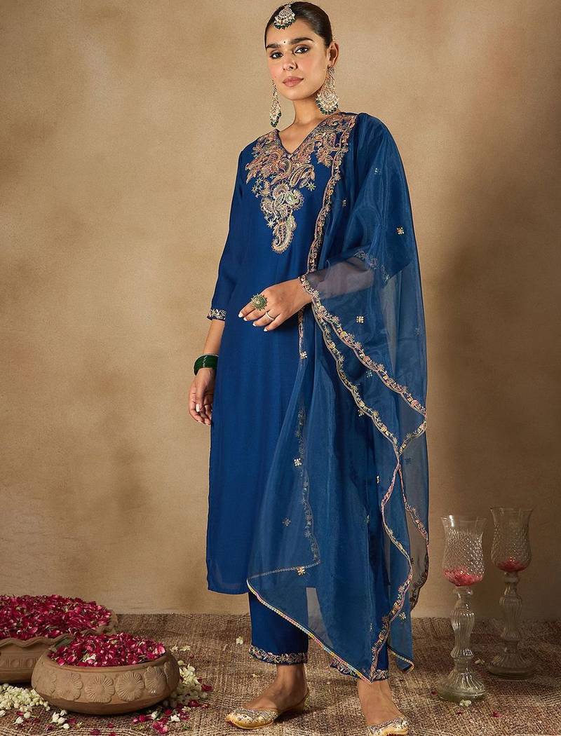 Women Ethnic Motifs Embroidered Regular Liva Kurta with Trousers & With Dupatta