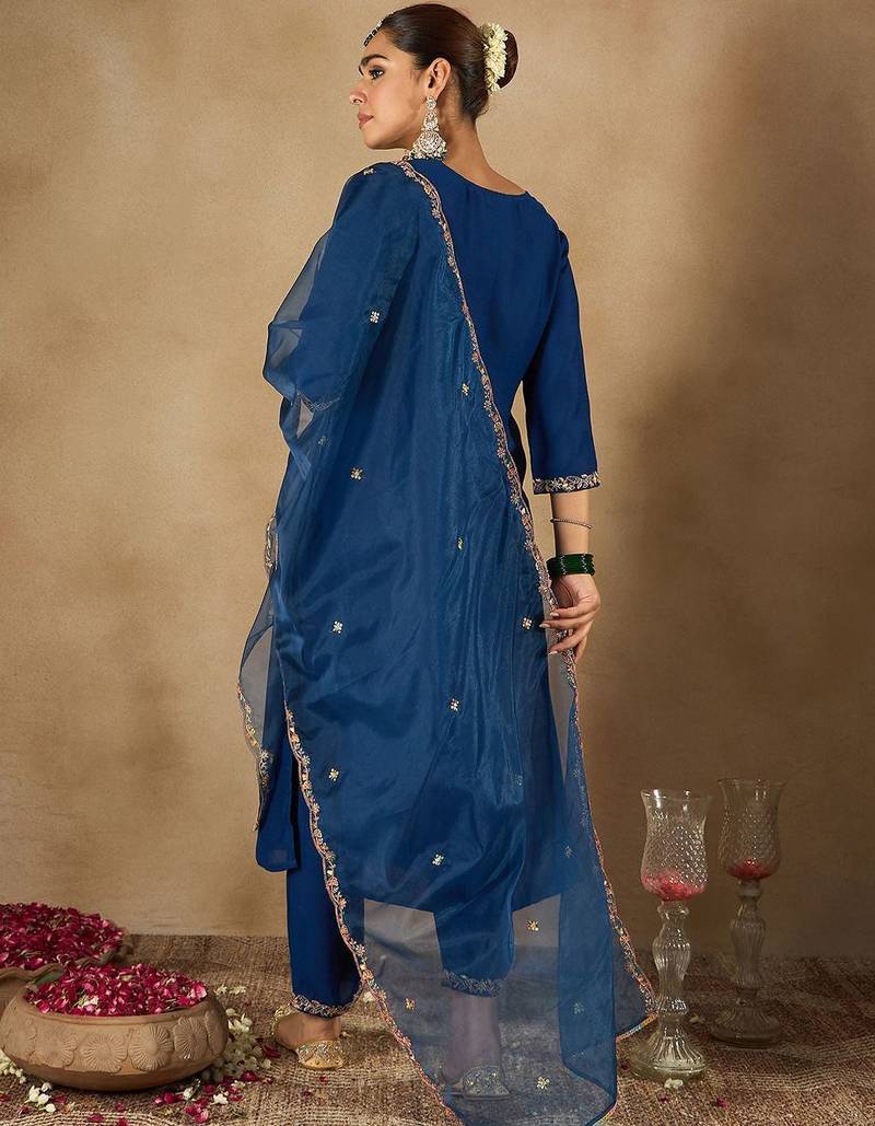 Women Ethnic Motifs Embroidered Regular Liva Kurta with Trousers & With Dupatta