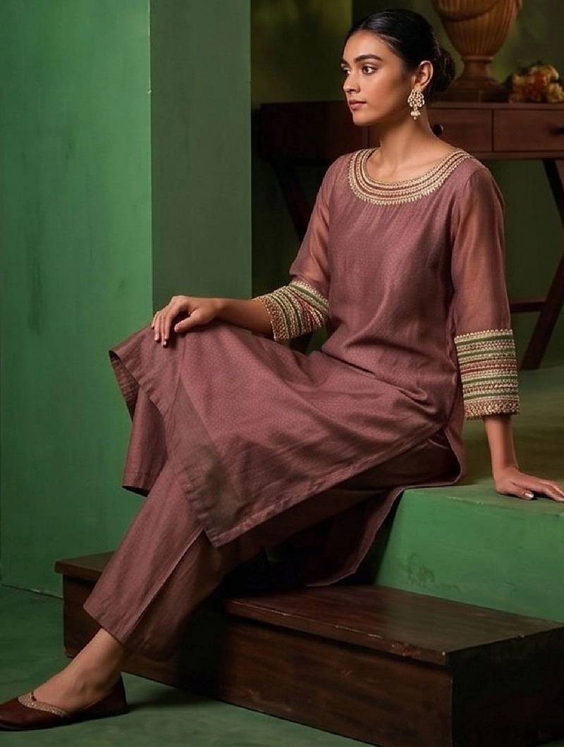 Women Ethnic Motifs Regular Kurta with Trousers & With Dupatta