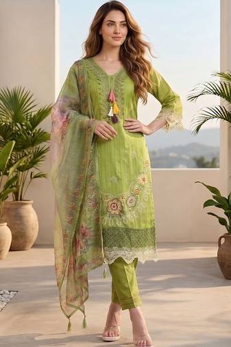 Women Floral Embroidered Regular Thread Work Pure Cotton Kurta with Trousers & With Dupatta