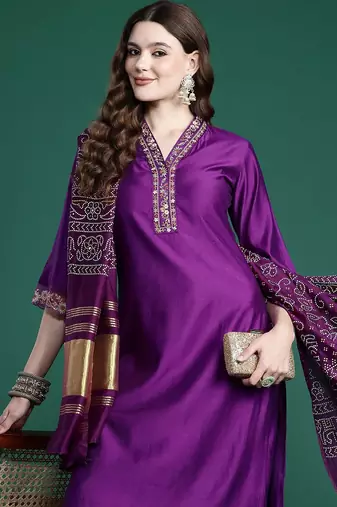 Floral Thread Work Liva Kurta with Trousers & With Dupatta