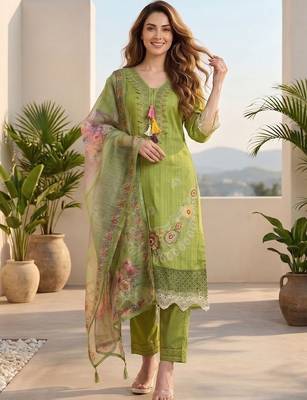 Women Floral Embroidered Regular Thread Work Pure Cotton Kurta with Trousers & With Dupatta 2