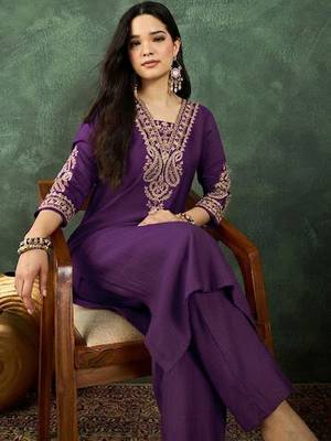 Women Ethnic Motifs Embroidered Regular Thread Work Kurta with Trousers 2