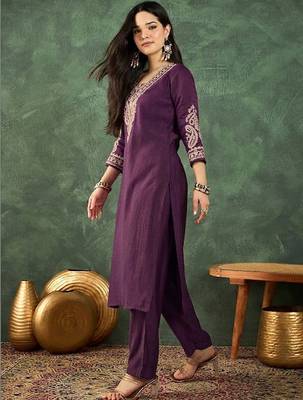 Women Ethnic Motifs Embroidered Regular Thread Work Kurta with Trousers 1