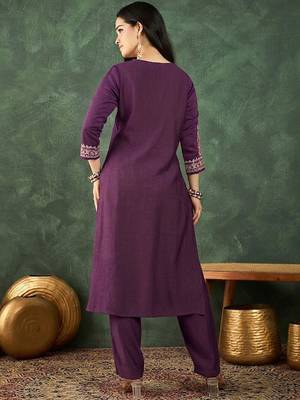 Women Ethnic Motifs Embroidered Regular Thread Work Kurta with Trousers 3
