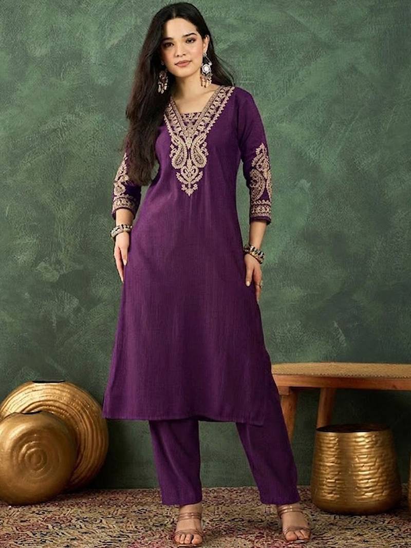 Women Ethnic Motifs Embroidered Regular Thread Work Kurta with Trousers