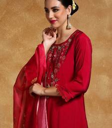 Women Floral Yoke Design Regular Thread Work Kurta with Trousers & With Dupatta
