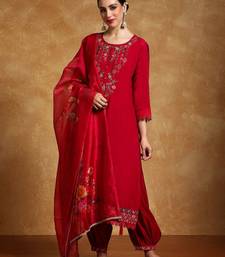 Women Floral Yoke Design Regular Thread Work Kurta with Trousers & With Dupatta