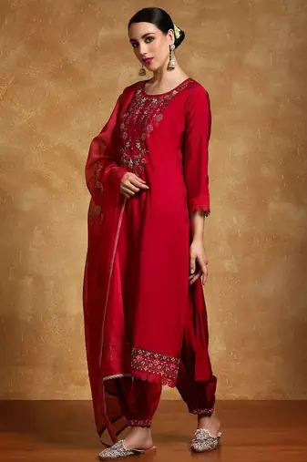 Women Floral Yoke Design Regular Thread Work Kurta with Trousers & With Dupatta