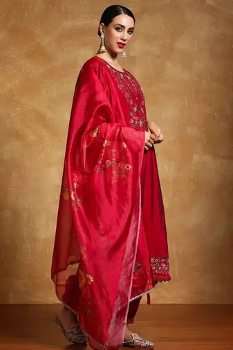Women Floral Yoke Design Regular Thread Work Kurta with Trousers & With Dupatta