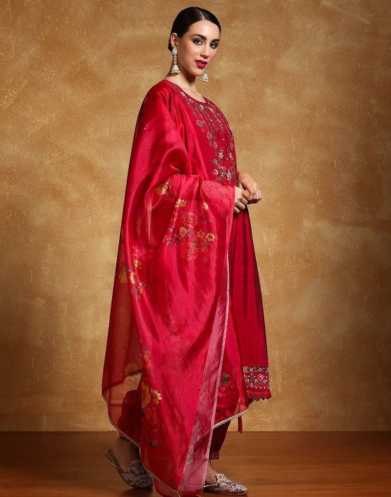 Women Floral Yoke Design Regular Thread Work Kurta with Trousers & With Dupatta