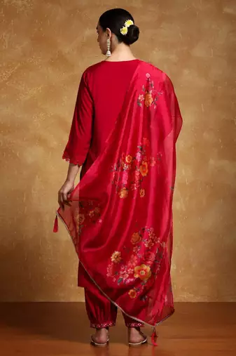 Women Floral Yoke Design Regular Thread Work Kurta with Trousers & With Dupatta