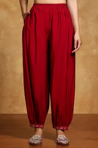 Women Floral Yoke Design Regular Thread Work Kurta with Trousers & With Dupatta