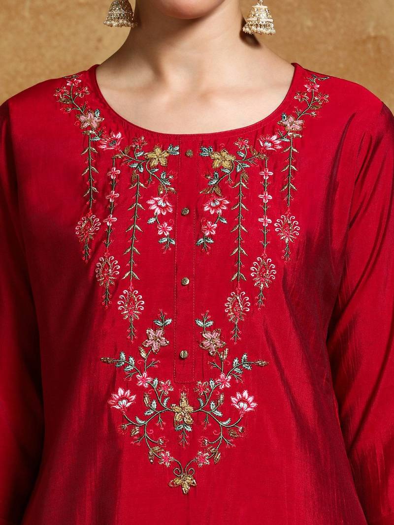 Women Floral Yoke Design Regular Thread Work Kurta with Trousers & With Dupatta