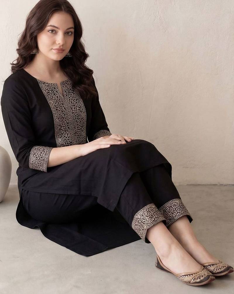 Women Ethnic Motifs Embroidered Regular Thread Work Kurta with Trousers