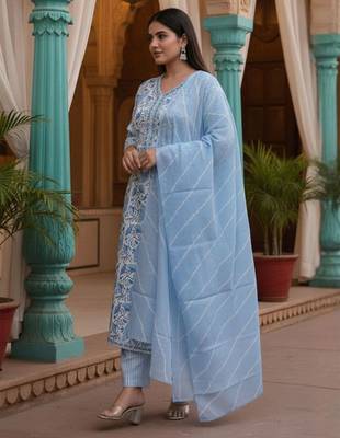Floral Printed V-Neck Pure Cotton Kurta With Trousers & Dupatta 3