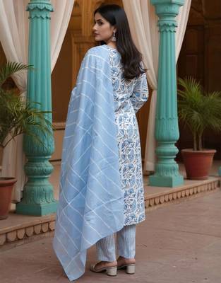 Floral Printed V-Neck Pure Cotton Kurta With Trousers & Dupatta 4