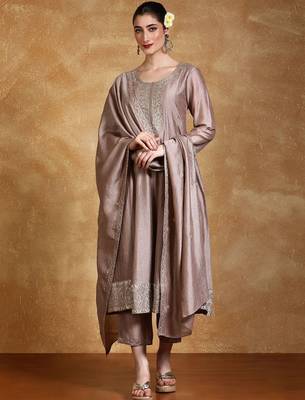Women Floral Embroidered Kurta with Trousers & Dupatta 1