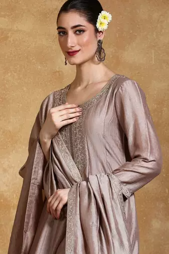 Women Floral Embroidered Kurta with Trousers & Dupatta