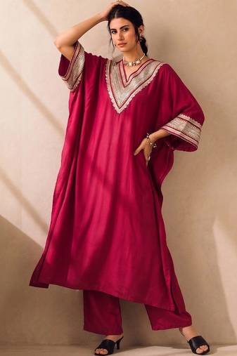 Women Embroidered Regular Kurta with Trousers