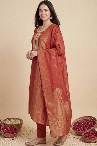 Women Ethnic Motifs Embroidered Regular Kurta with Trousers & With Dupatta
