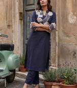 Women Printed Regular Kurta with Trousers