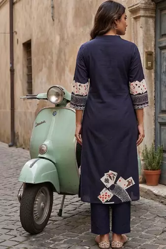 Women Printed Regular Kurta with Trousers