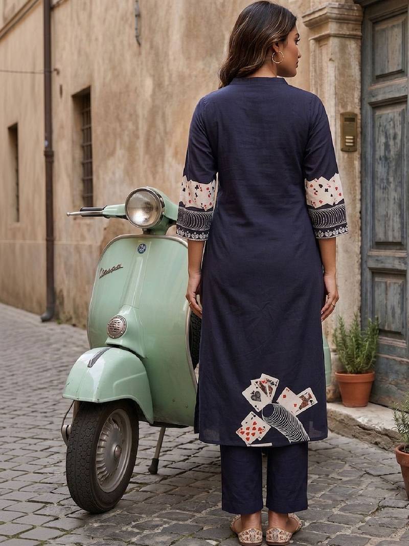 Women Printed Regular Kurta with Trousers