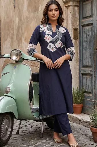 Women Printed Regular Kurta with Trousers