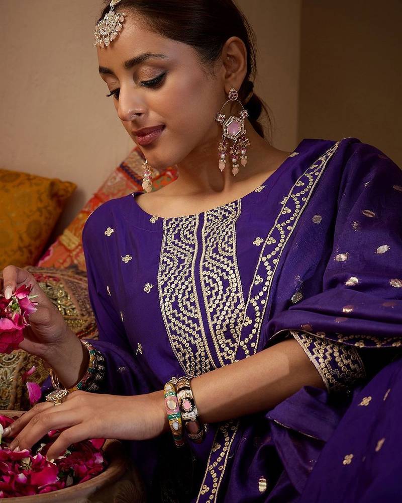 Ethnic Motifs Embroidered Sequinned Kurta with Trousers & With Dupatta