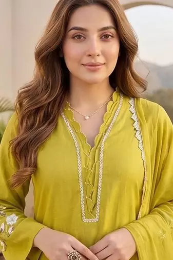 Women Regular Thread Work Kurta with Trousers & With Dupatta