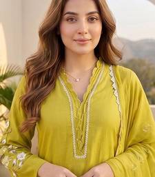 Women Regular Thread Work Kurta with Trousers & With Dupatta