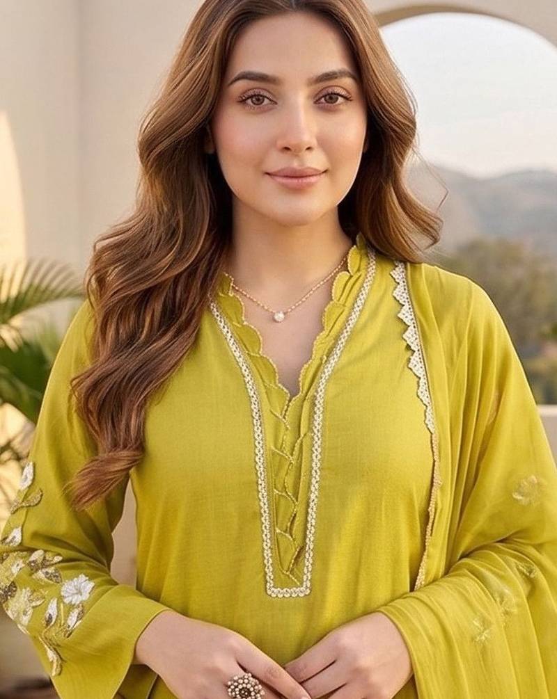 Women Regular Thread Work Kurta with Trousers & With Dupatta