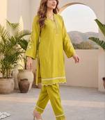 Women Regular Thread Work Kurta with Trousers & With Dupatta