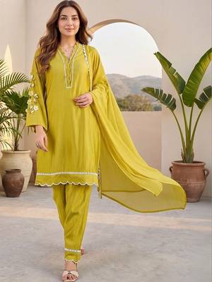 Women Regular Thread Work Kurta with Trousers & With Dupatta 4