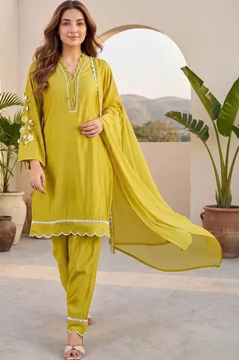 Women Regular Thread Work Kurta with Trousers & With Dupatta