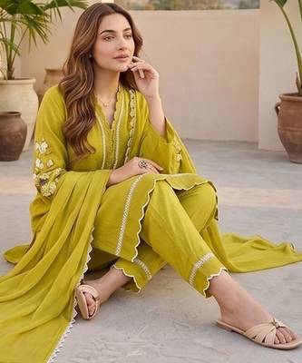 Women Regular Thread Work Kurta with Trousers & With Dupatta 5