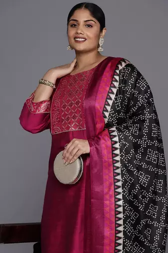 Xtra Ethnic Motifs Yoke Design Gotta Patti Kurta with Trousers & Dupatta