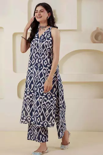 Women Printed Regular Pure Cotton Kurta with Trousers