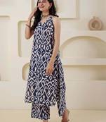 Women Printed Regular Pure Cotton Kurta with Trousers