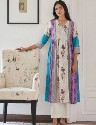 Women Floral Printed Empire Pure Cotton Kurta with Trousers 1