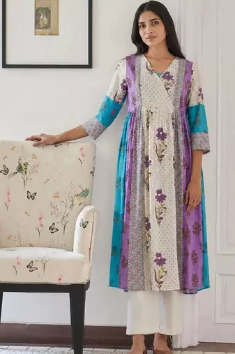 Women Floral Printed Empire Pure Cotton Kurta with Trousers