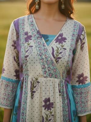 Women Floral Printed Empire Pure Cotton Kurta with Trousers 2