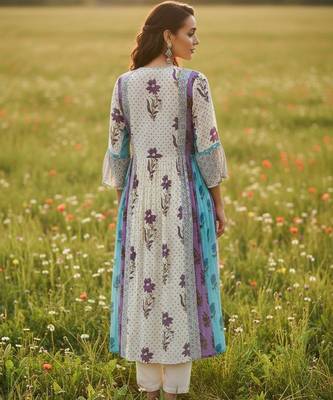Women Floral Printed Empire Pure Cotton Kurta with Trousers 4