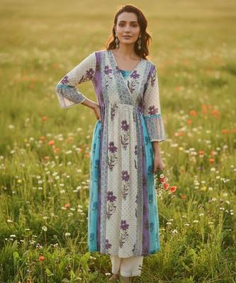 Women Floral Printed Empire Pure Cotton Kurta with Trousers 5
