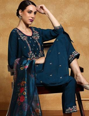Women Floral Embroidered Regular Kurta with Trousers & With Dupatta 2
