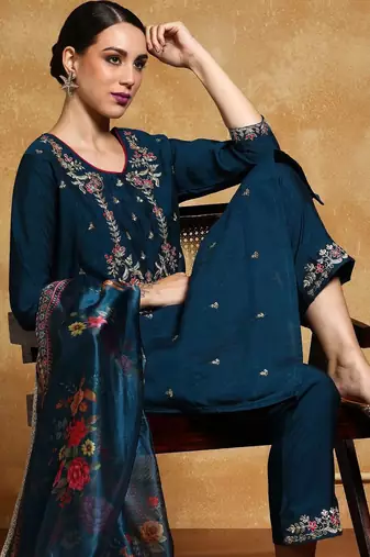 Women Floral Embroidered Regular Kurta with Trousers & With Dupatta