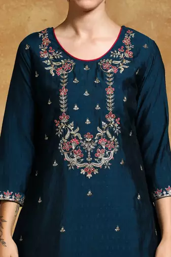 Women Floral Embroidered Regular Kurta with Trousers & With Dupatta