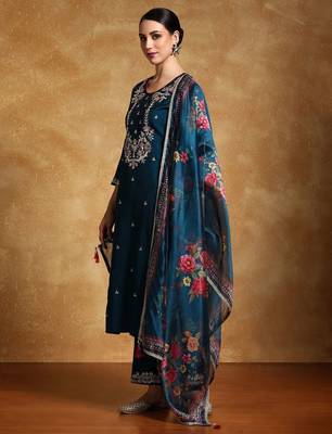 Women Floral Embroidered Regular Kurta with Trousers & With Dupatta 1